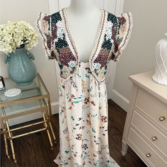 Anthropologie Printed V Neck Maxi Dress Floral Crochet Bodice
SS5 - Picture 5 of 8